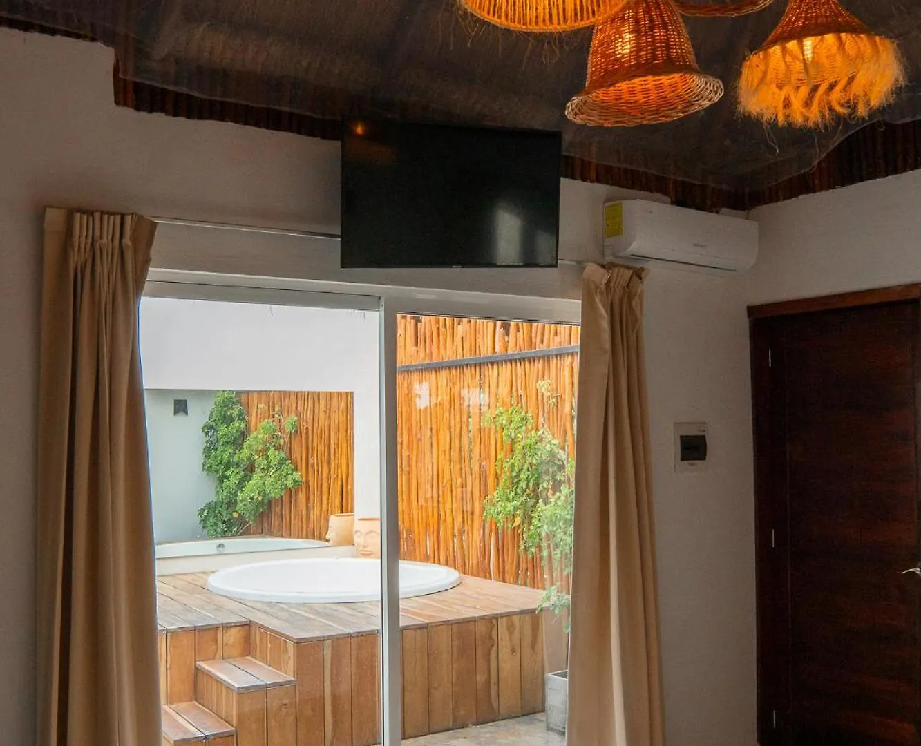 בקאלאר Agam Hotel
