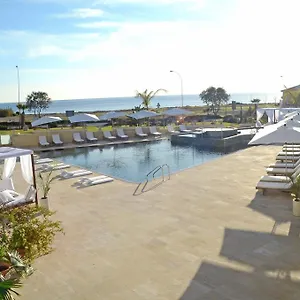 E-hotel Larnaca & פריווליה